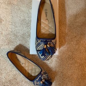 Victoria K navy/khaki tassel flats in size 8